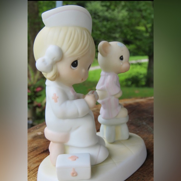 Previous Moments figurine “Love Beareth All Things” - Picture 7 of 7